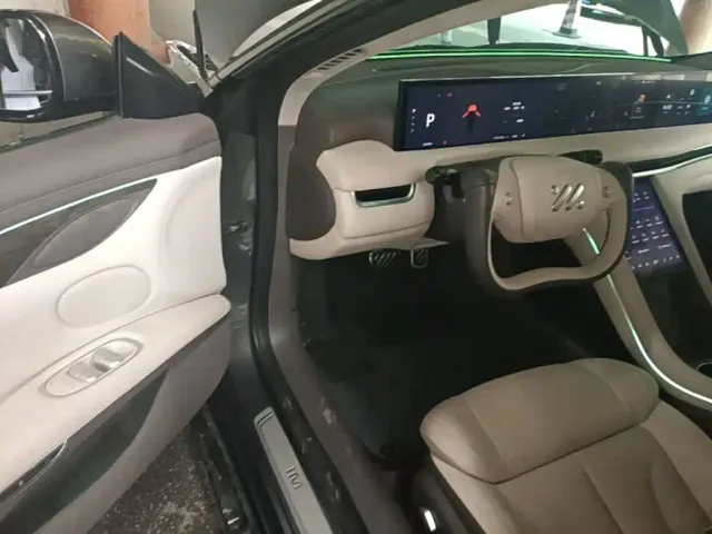 IM Motors L7 — Фото автомобиля 11