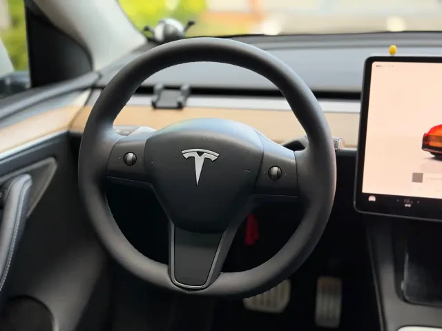 Tesla Model Y — Фото автомобиля 7