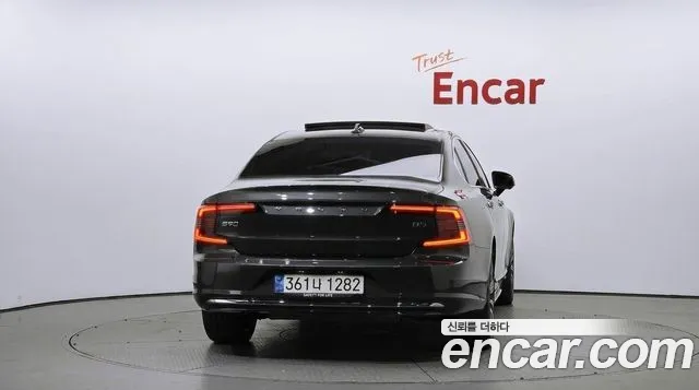 Volvo S90 — Фото автомобиля 4