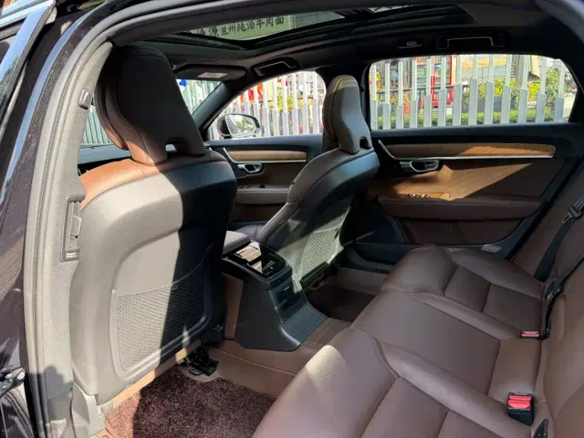 Volvo S90 — Фото автомобиля 11