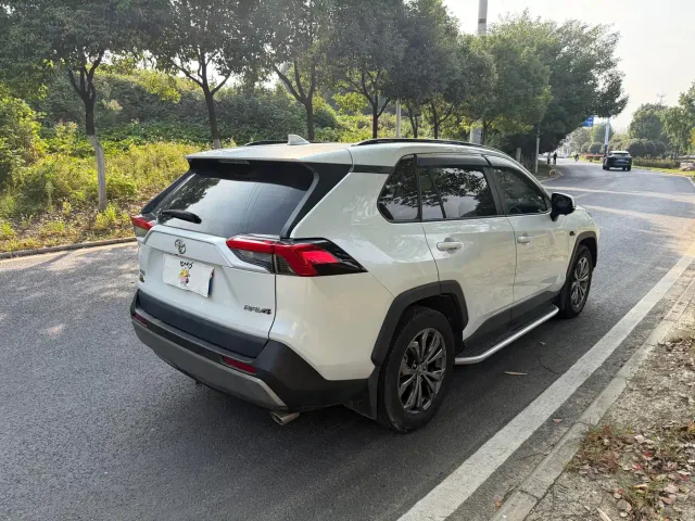 Toyota RAV4 — Фото автомобиля 13