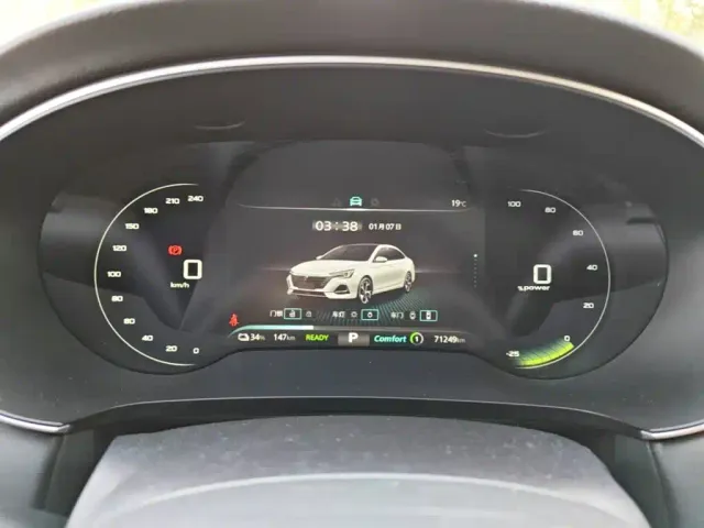 Roewe i6 MAX EV — Фото автомобиля 11