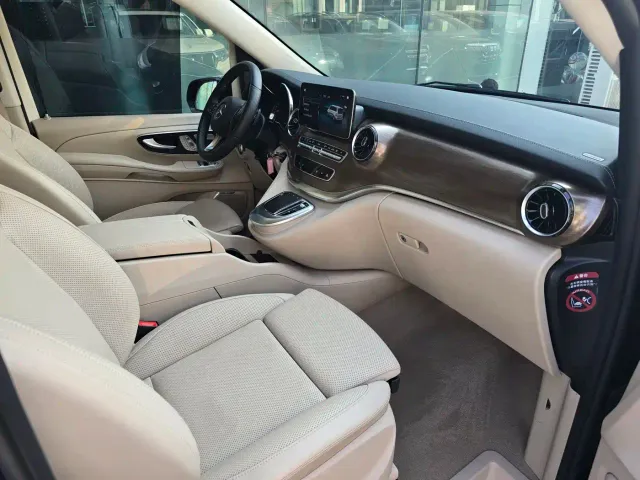 Mercedes-Benz V-Class — Фото автомобиля 15