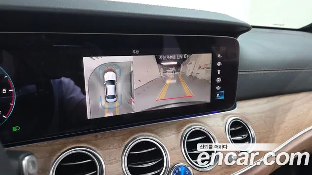 Mercedes-Benz E-Class — Фото автомобиля 14