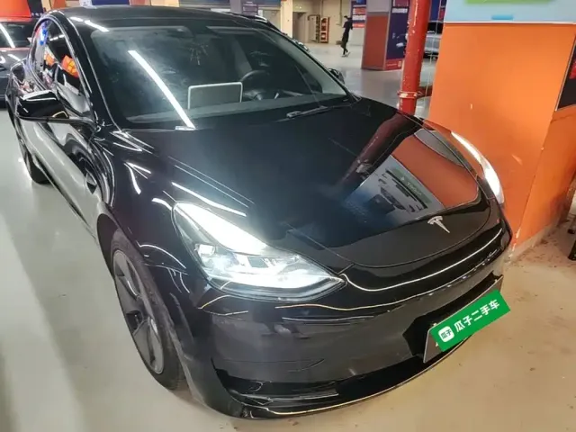 Tesla Model 3 — Фото автомобиля 3