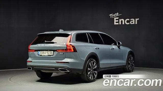 Вольво V60 V60 Cross Country 2 поколение B5 Pro AWD — Фото автомобиля 2