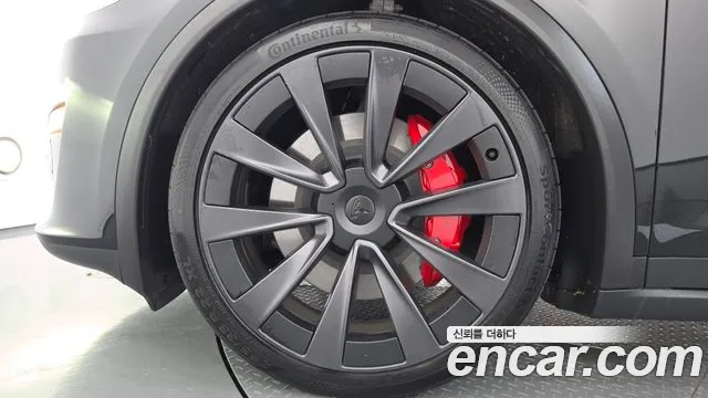 Tesla Model X — Фото автомобиля 5
