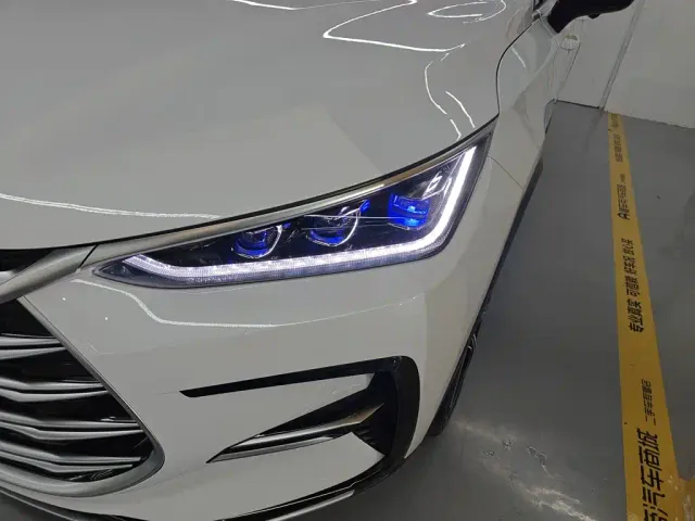 BYD Tang — Фото автомобиля 17