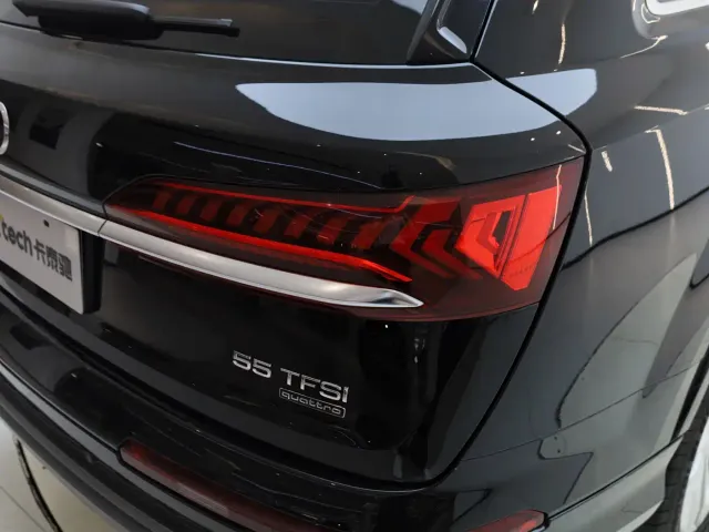 Audi Q7 — Фото автомобиля 24