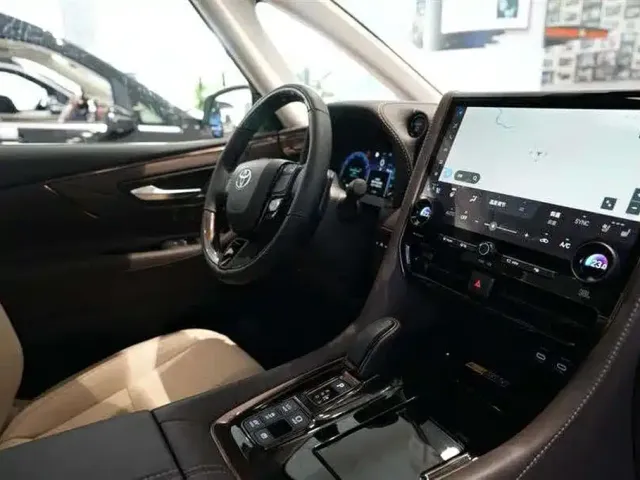 Toyota Alphard — Фото автомобиля 3