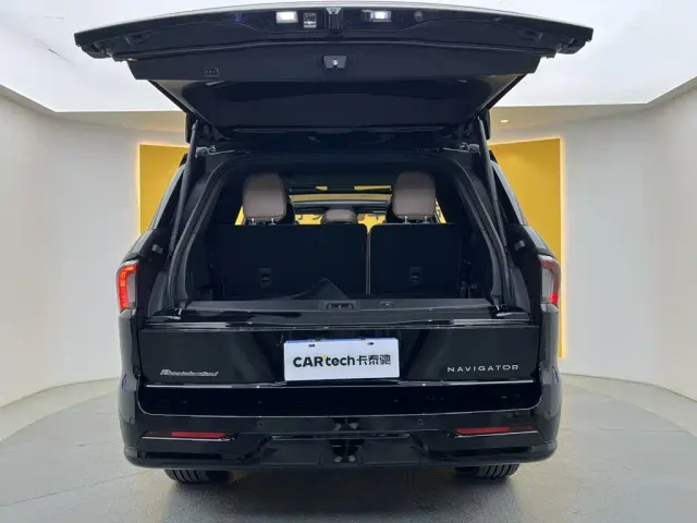 Lincoln Navigator — Фото автомобиля 13