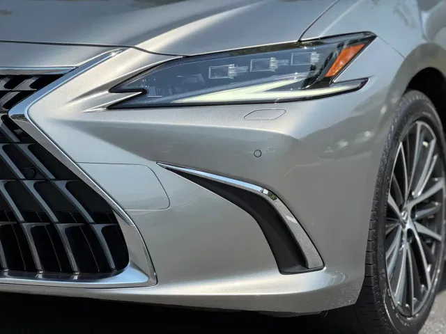 Lexus ES — Фото автомобиля 16