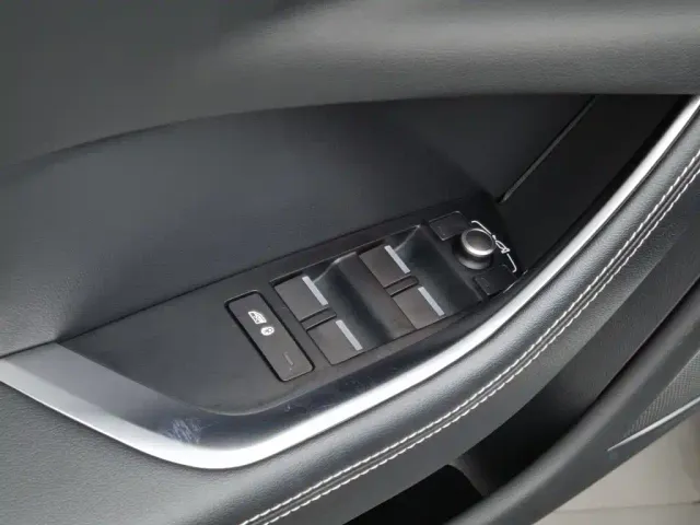 Jaguar XEL — Фото автомобиля 9
