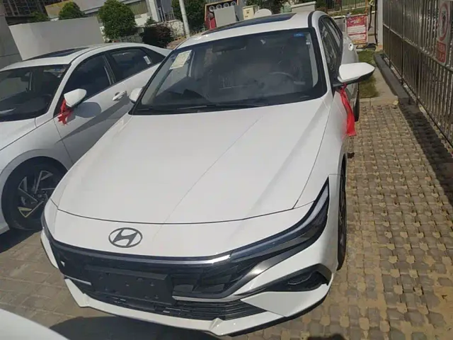 Hyundai Elantra — Фото автомобиля 2