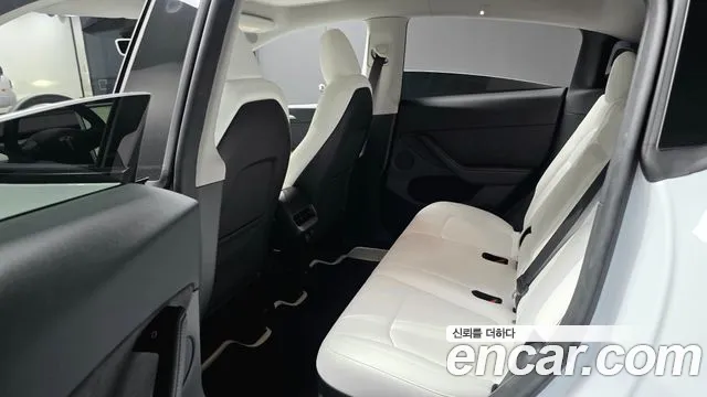 Tesla Model Y — Фото автомобиля 16