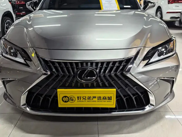 Lexus ES — Фото автомобиля 2