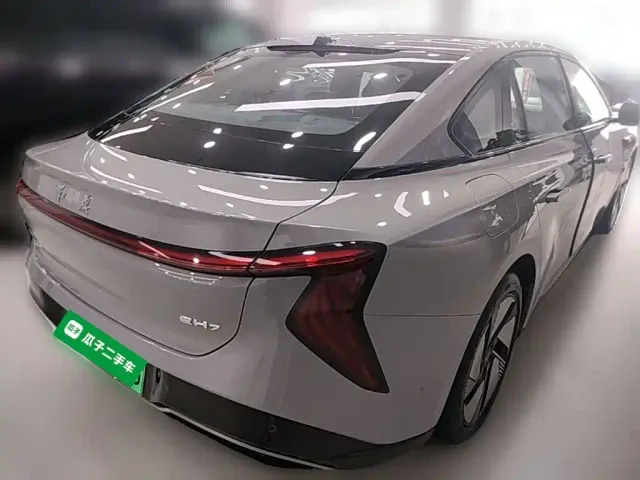 Hongqi EH7 — Фото автомобиля 9