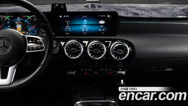 Mercedes-Benz A-Class — Фото автомобиля 12