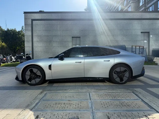Xpeng P7 — Фото автомобиля 13