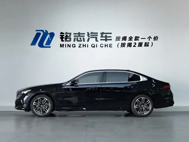 BMW 5 Series — Фото автомобиля 5
