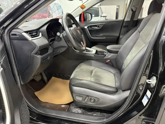 Toyota RAV4 — Фото автомобиля 13