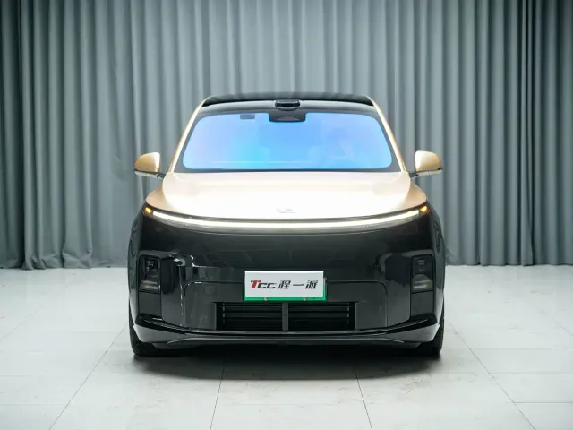 Li Auto L9 — Фото автомобиля 2