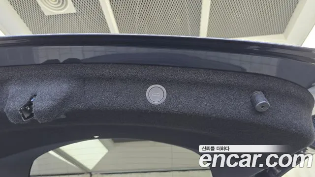 Tesla Model Y — Фото автомобиля 29