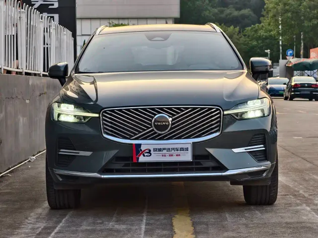 Volvo XC60 — Фото автомобиля 2