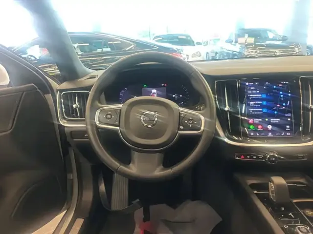 Volvo S60 — Фото автомобиля 10