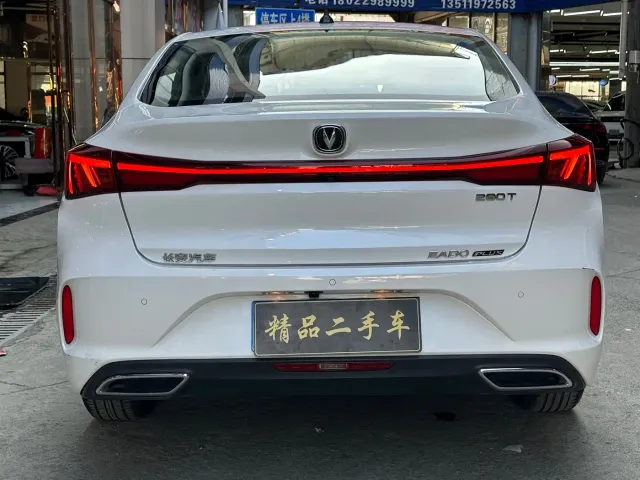 Changan Eado — Фото автомобиля 8