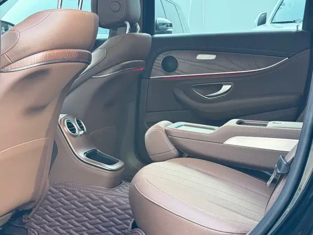 Mercedes-Benz E-Class — Фото автомобиля 17