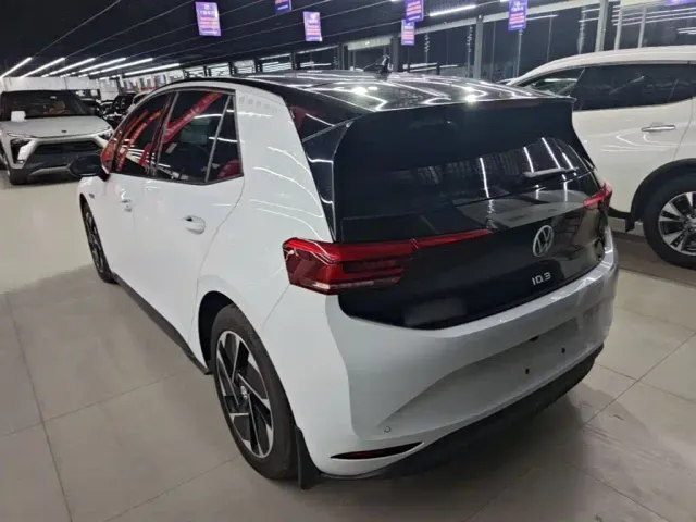 Volkswagen ID.3 — Фото автомобиля 4