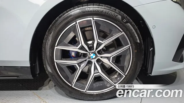 BMW 5-Series — Фото автомобиля 18