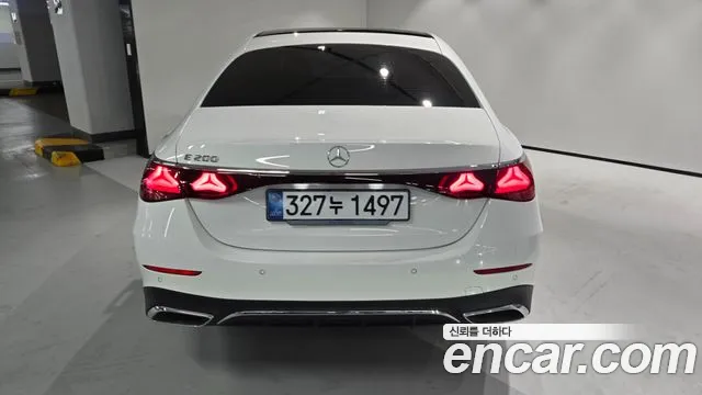 Mercedes-Benz E-Class — Фото автомобиля 7