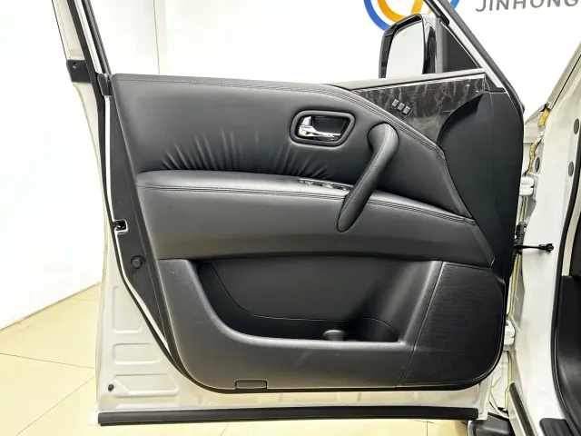 Nissan Patrol — Фото автомобиля 4