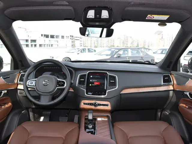 Volvo XC90 — Фото автомобиля 10