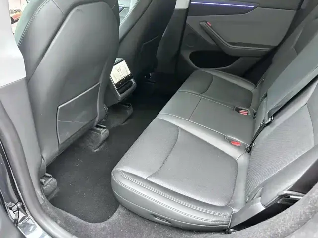 Tesla Model Y — Фото автомобиля 4