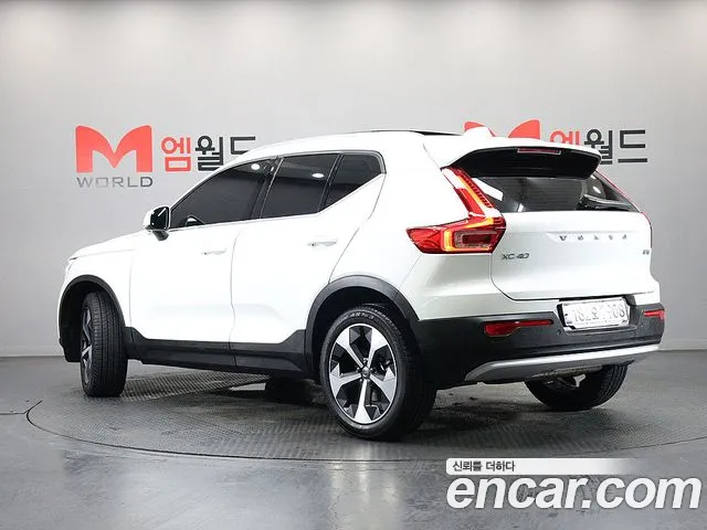 Volvo XC40 — Фото автомобиля 3