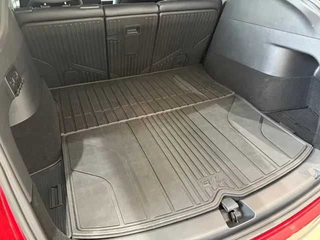 Tesla Model Y — Фото автомобиля 16