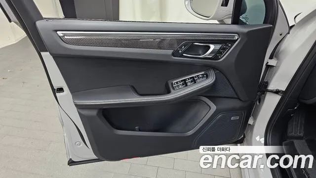 Porsche Macan — Фото автомобиля 13