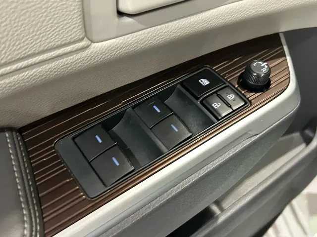Toyota Granvia — Фото автомобиля 7