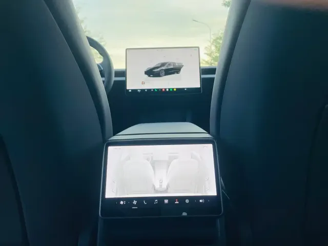 Tesla Model 3 — Фото автомобиля 17