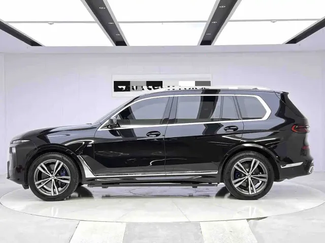 BMW X7 — Фото автомобиля 2