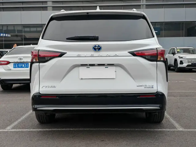 Toyota Sienna — Фото автомобиля 17