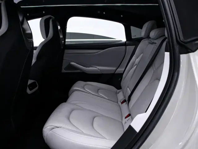 Xiaomi SU7 — Фото автомобиля 16