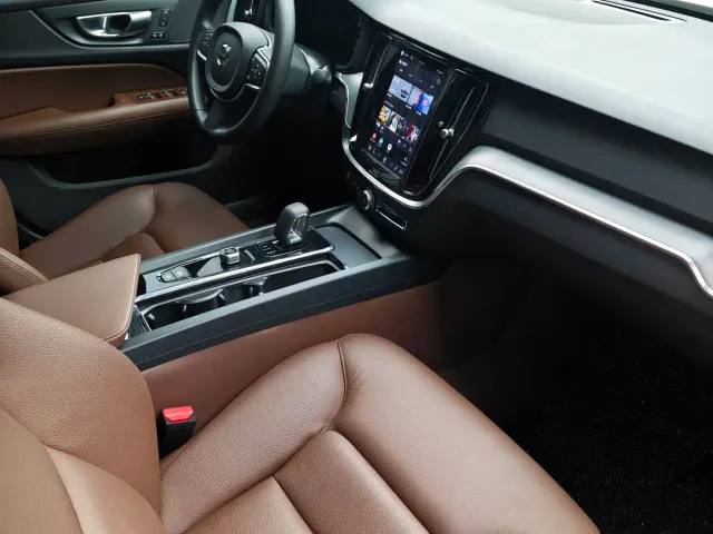 Volvo S60 — Фото автомобиля 9