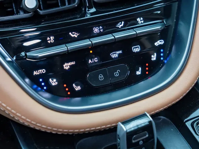 Aston Martin DBX — Фото автомобиля 16