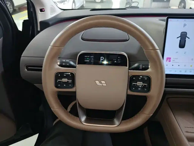 Li Auto i8 — Фото автомобиля 10