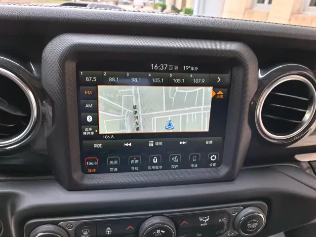 Jeep Wrangler — Фото автомобиля 21