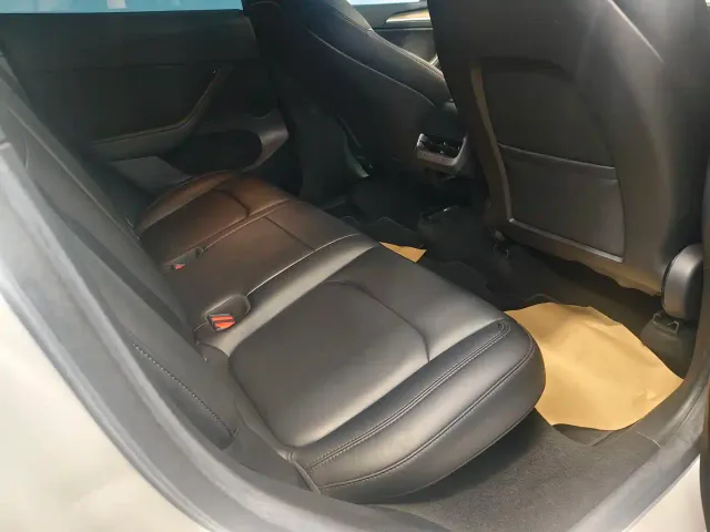 Tesla Model Y — Фото автомобиля 5